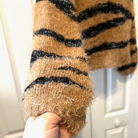 Moral Fiber Women's Cropped Long Sleeve Zebra Print Fuzzy Sweater-Sz. Med-Warm - Picture 4 of 15